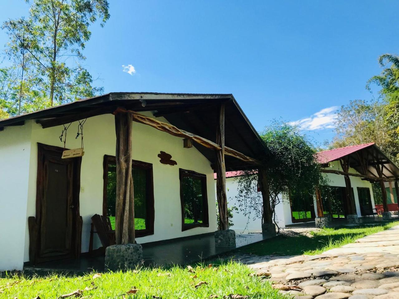 Hostería Tierra Dorada Yantzaza Exterior foto